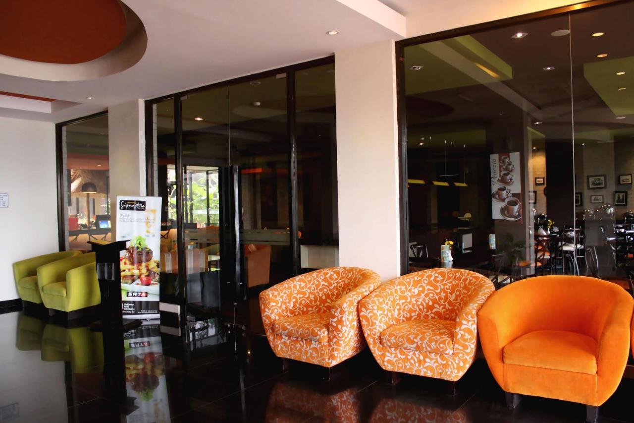 100 Sunset Kuta Hotel & Ballroom Kültér fotó