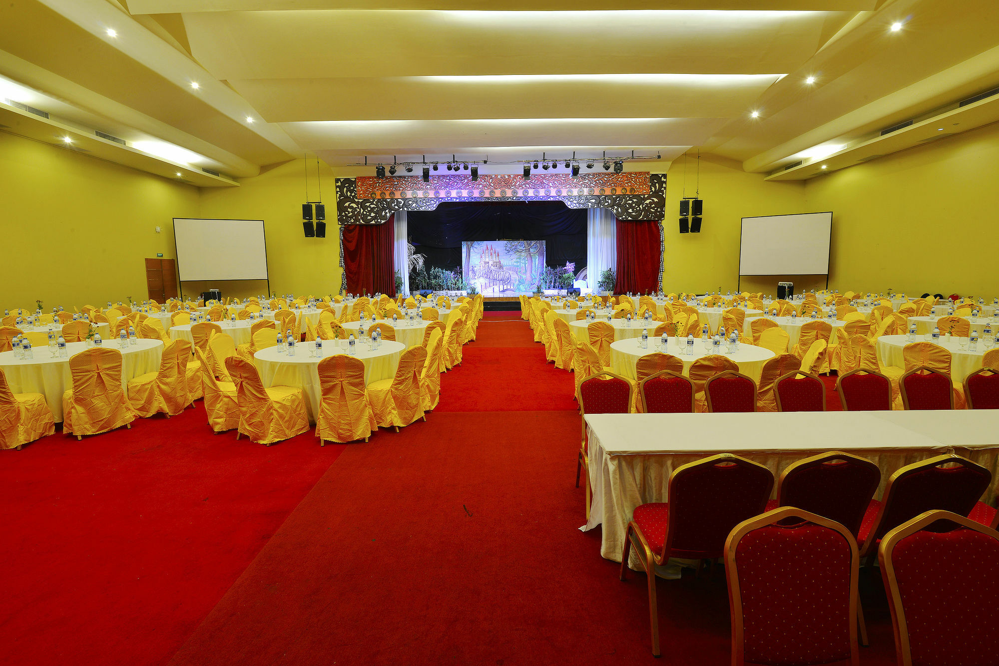 100 Sunset Kuta Hotel & Ballroom Kültér fotó